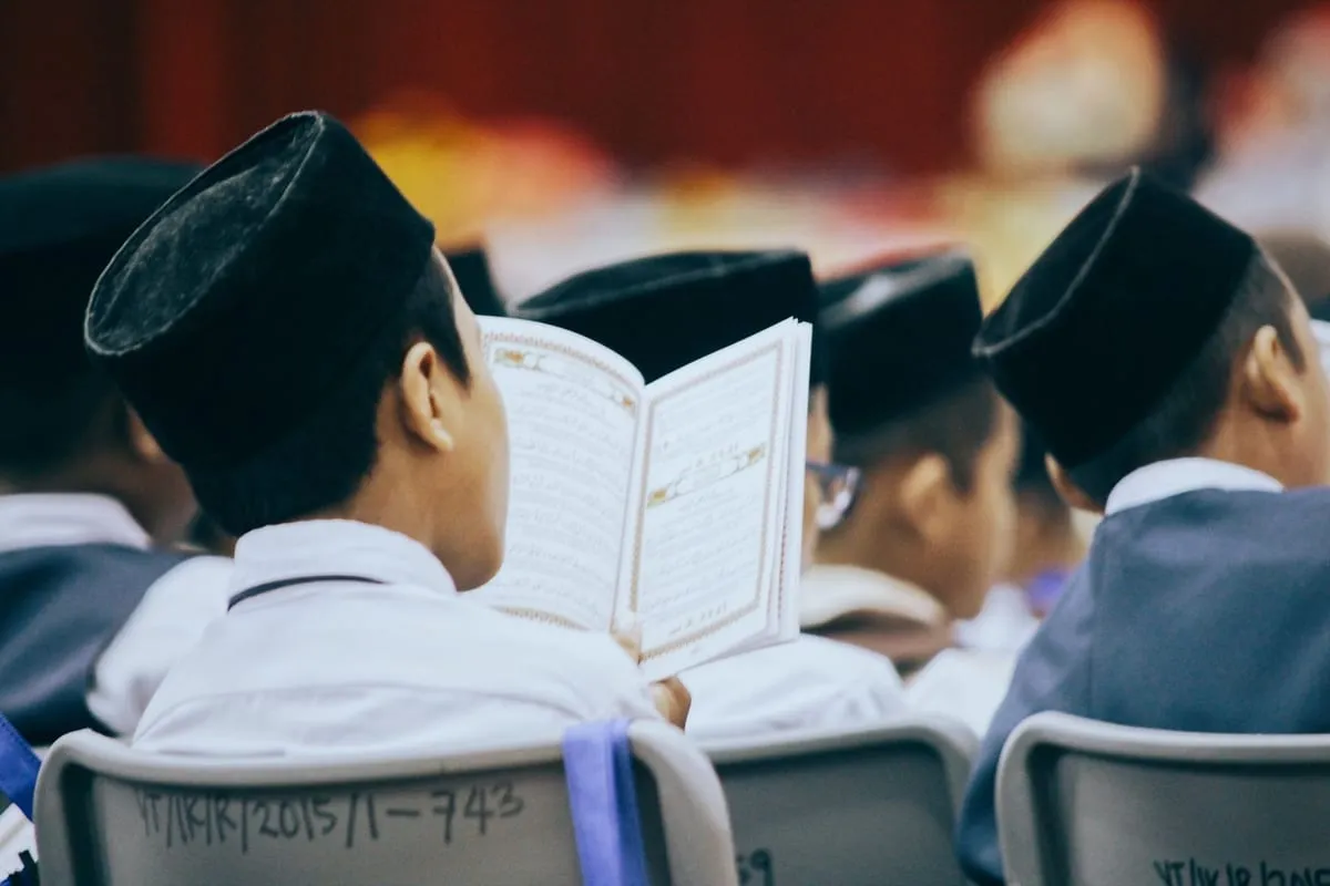 Young students reading from the Quran together
